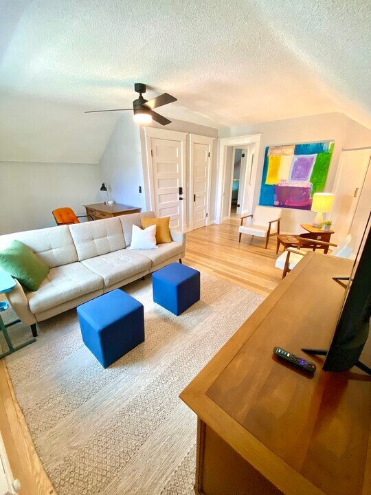 1044 Saint Clair Ave in St. Paul, MN - Building Photo