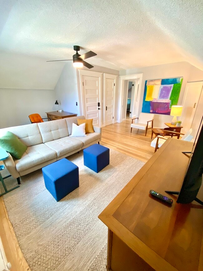 1044 Saint Clair Ave