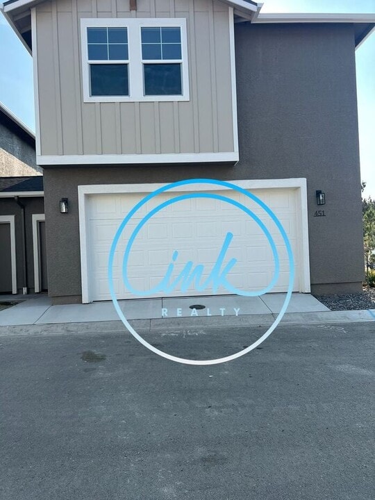 451 Blackbird Ln in Gardnerville, NV - Building Photo