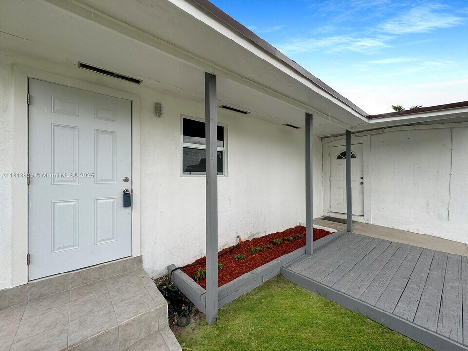 4133 SW 52nd St in Fort Lauderdale, FL - Building Photo