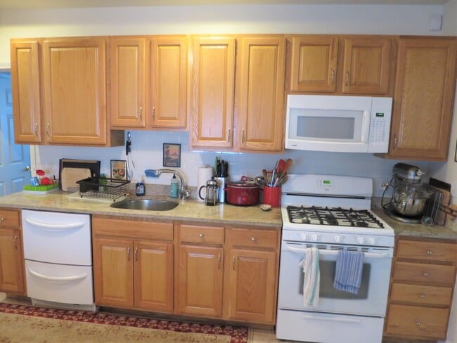 7 Wareham St, Unit 1 in Medford, MA - Building Photo - Building Photo