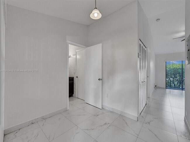 1300 Wiley St in Hollywood, FL - Building Photo - Building Photo