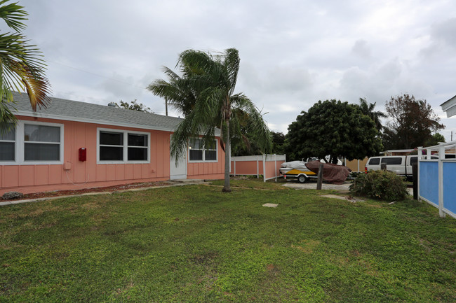 2727-2735 Richard Rd in West Palm Beach, FL - Building Photo - Building Photo