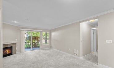 25025 SE Klahanie Blvd, Unit K102 in Issaquah, WA - Building Photo - Building Photo