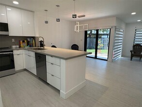12721 SW 68th Ter in Miami, FL - Building Photo - Building Photo