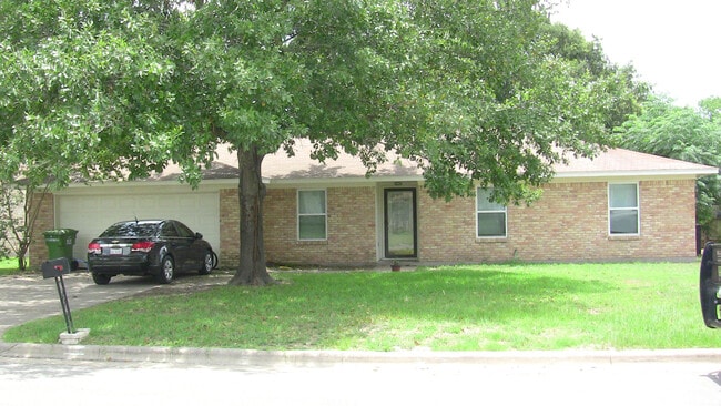 3505 Oak Hollow Dr