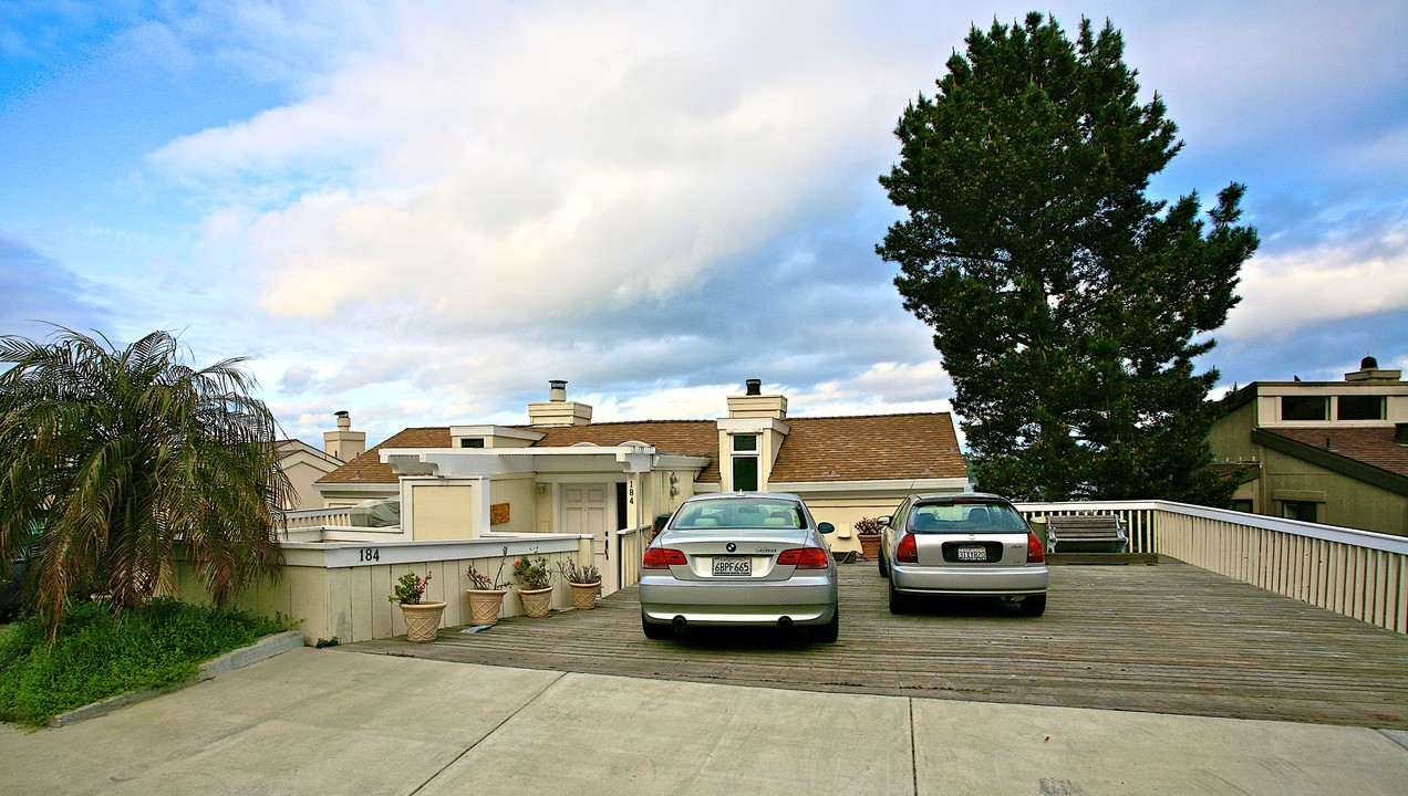 184 Cazneau Ave in Sausalito, CA - Foto de edificio