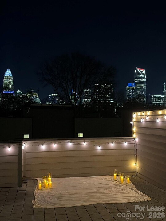 916 Westbrook Dr in Charlotte, NC - Building Photo