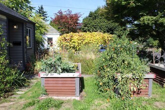 9533 N Buchanan Ave in Portland, OR - Building Photo - Building Photo