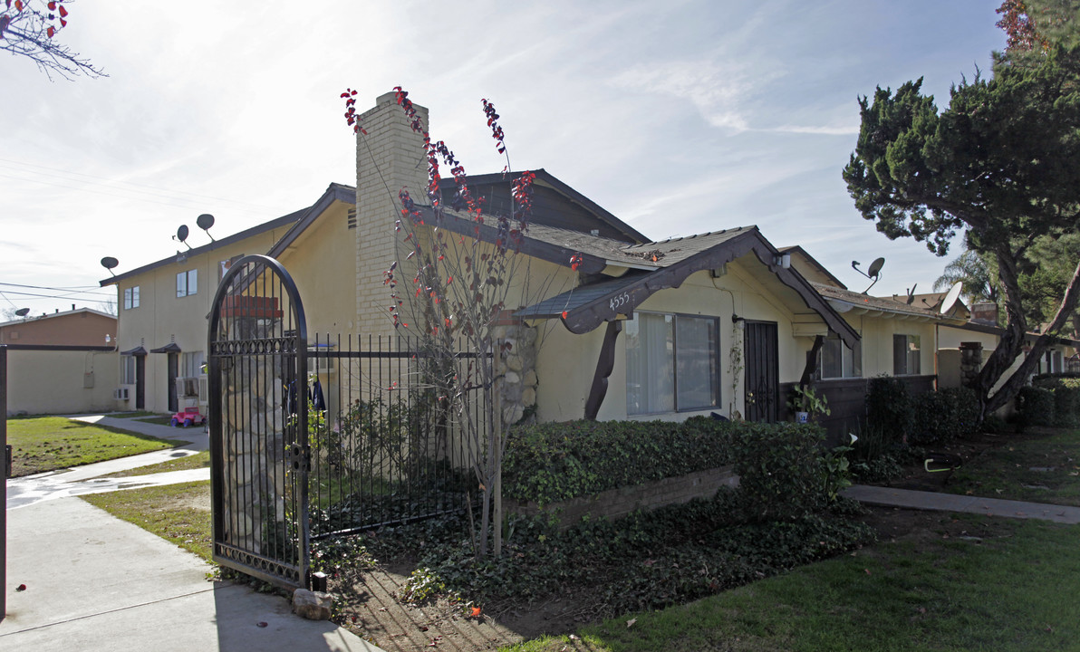 4555 Canoga St in Montclair, CA - Building Photo