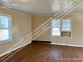 1316 S 8th St in Ponca City, OK - Building Photo - Building Photo
