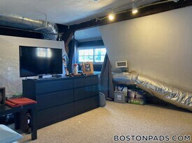 1798 Beacon St, Unit 3 in Brookline, MA - Building Photo