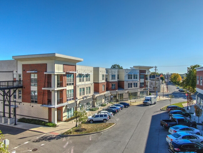 University Station in Norwood, OH - Foto de edificio - Building Photo