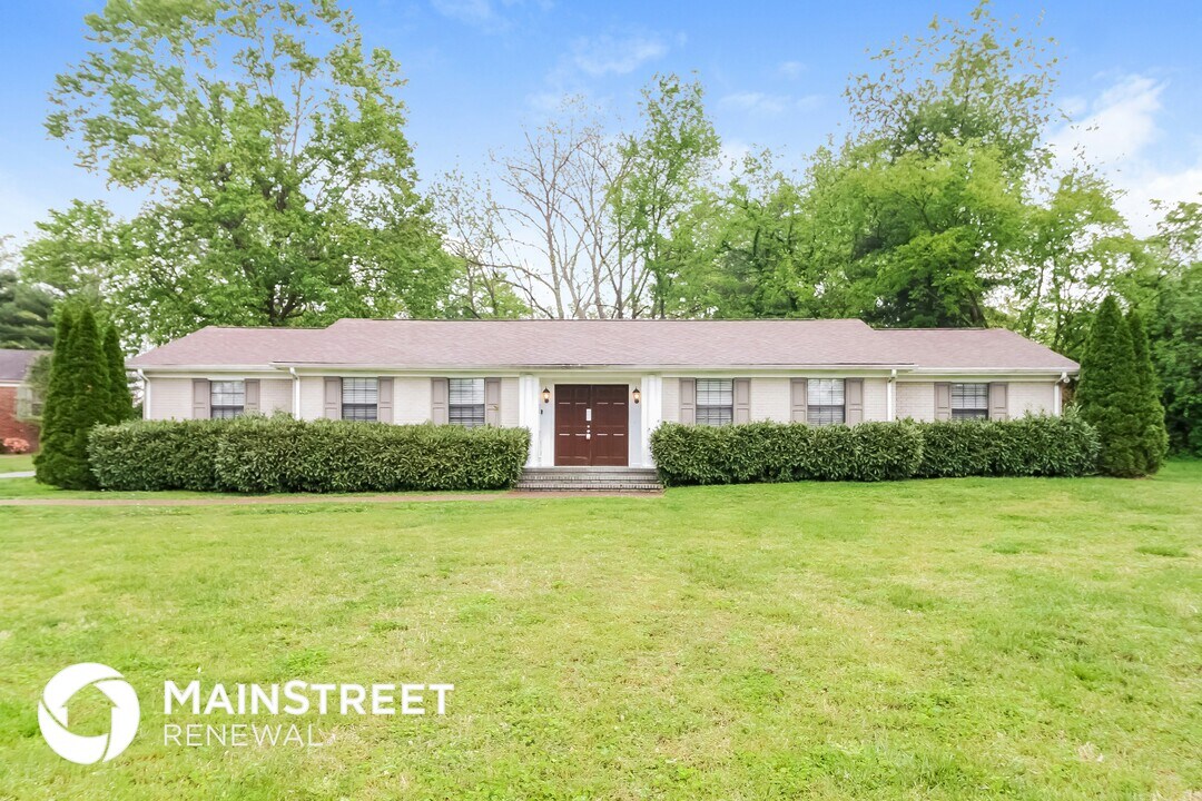 705 Kathy Cir in Gallatin, TN - Building Photo