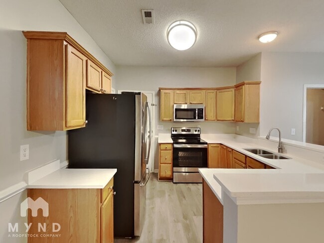 6053 Shining Oak Ln in Charlotte, NC - Building Photo - Building Photo