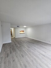 7743 Balboa St in Sunrise, FL - Foto de edificio - Building Photo