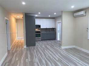 1145 NE 113th St in Miami, FL - Building Photo - Building Photo