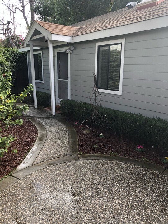 411 W Dana St, Unit B in Mountain View, CA - Building Photo