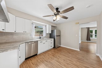 140 Newberry Ave in Libertyville, IL - Building Photo - Building Photo