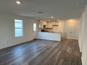 5909 Antonio Pl in Seguin, TX - Foto de edificio - Building Photo