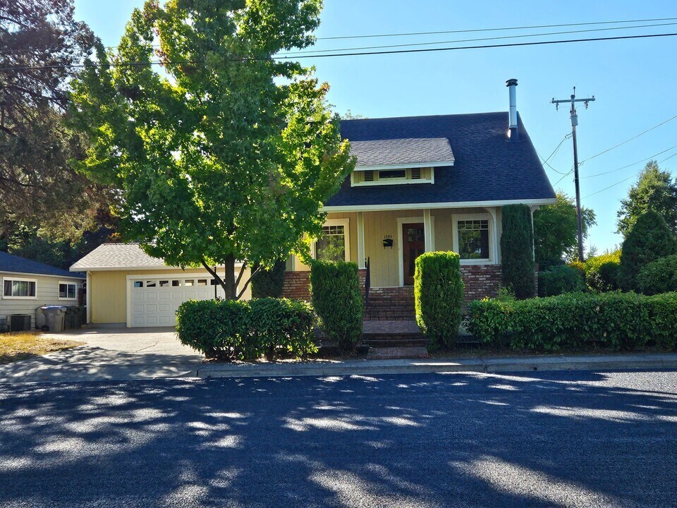 1595 N Main St in Lakeport, CA - Building Photo