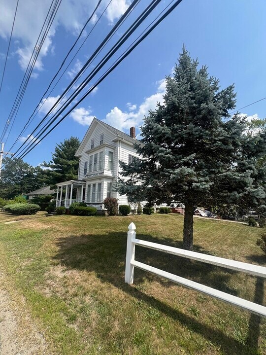 1003 Crescent St in Brockton, MA - Building Photo