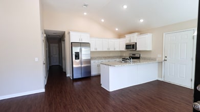 122 Villa Rd in Jesup, GA - Foto de edificio - Building Photo