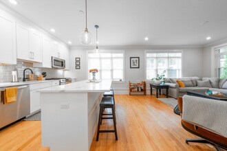 135 College Farm Rd in Waltham, MA - Building Photo - Building Photo