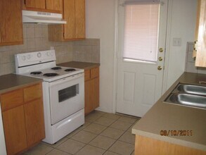305 Cedar Ridge Dr in Nolanville, TX - Foto de edificio - Building Photo