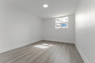 2 Secord Ave in Toronto, ON - Building Photo - Building Photo