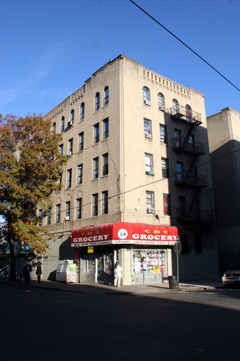 1065 Nelson Ave in Bronx, NY - Building Photo