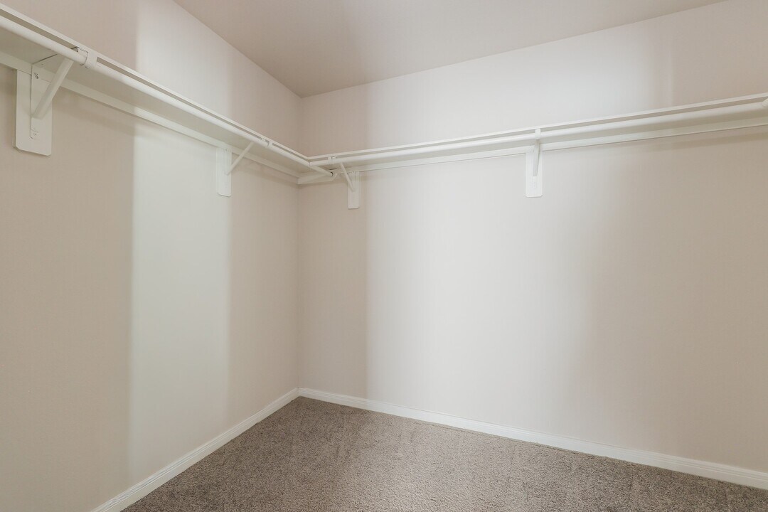 2104 Cedar Bnd Dr in Conroe, TX - Building Photo