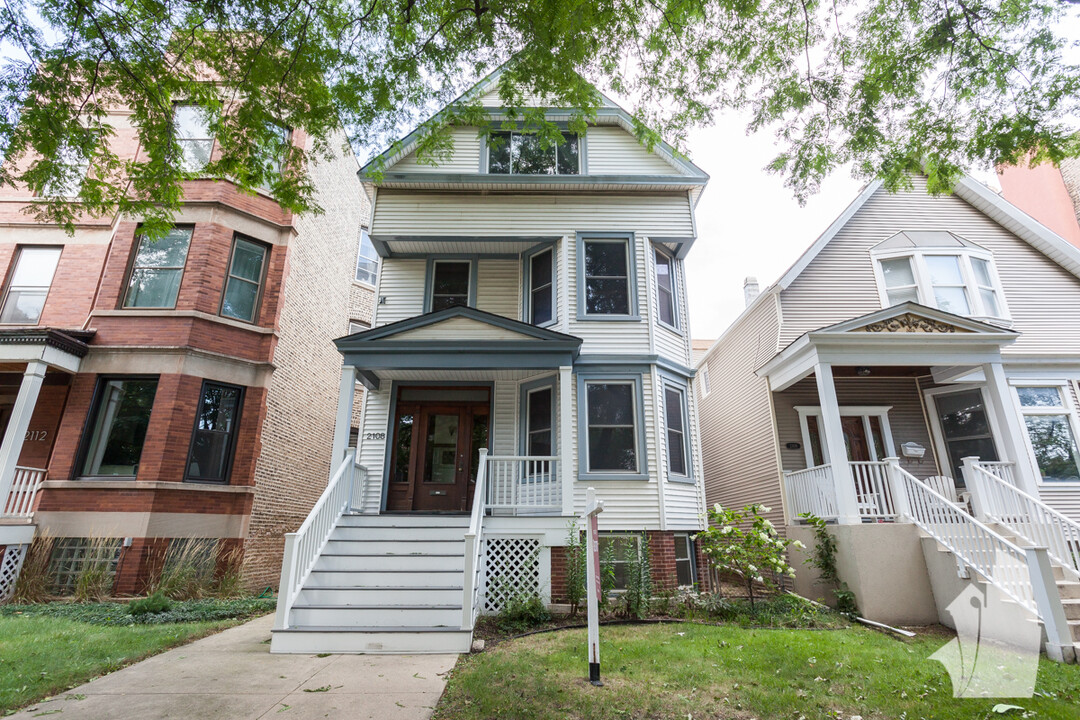 2108 W Addison St, Unit #  01 in Chicago, IL - Foto de edificio