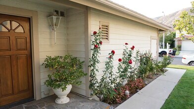 19538 Crystal Ridge Ln in Porter Ranch, CA - Building Photo - Building Photo