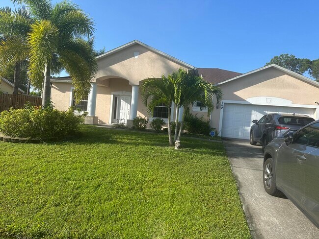 property at 742 SE Brookedge Ave