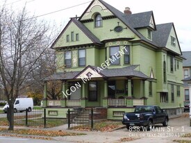 838 W Main St in Kalamazoo, MI - Building Photo