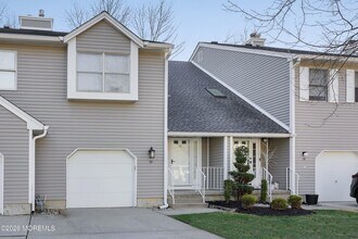 33 Essex Dr in Little Silver, NJ - Building Photo - Building Photo