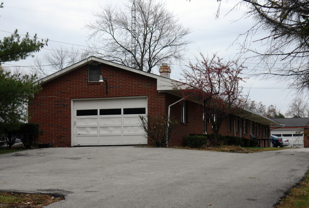 3049 Glanzman Rd in Toledo, OH - Foto de edificio