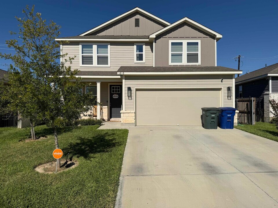 1616 Sambar Lp in Laredo, TX - Building Photo