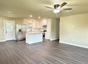 196 County Rd 483 in Lott, TX - Building Photo - Building Photo