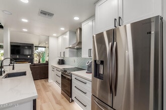 2529 N Miller Rd in Scottsdale, AZ - Building Photo - Building Photo