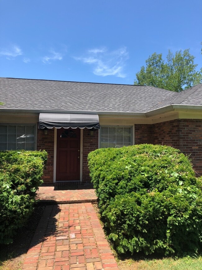 property at 2819 White Oak Dr