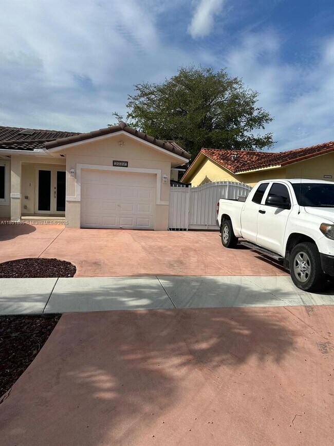 14241 SW 102nd St in Miami, FL - Building Photo - Building Photo