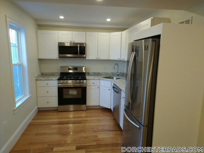 127 Shirley St in Boston, MA - Building Photo - Building Photo