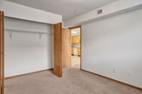 Villagio in Winnipeg, MB - Building Photo - Building Photo