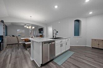 101 Gunther Way in Taylor, TX - Building Photo - Building Photo