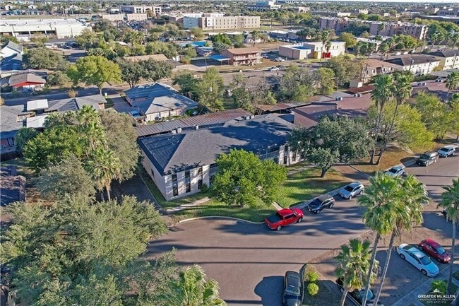 15 E McIntyre St in Edinburg, TX - Building Photo - Building Photo