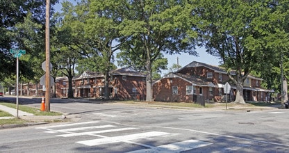 Fairfield Court in Richmond, VA - Foto de edificio - Building Photo