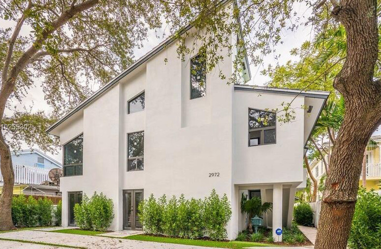 2972 Bridgeport Ave in Miami, FL - Foto de edificio