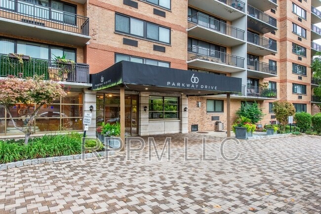 property at 60 Parkway Dr